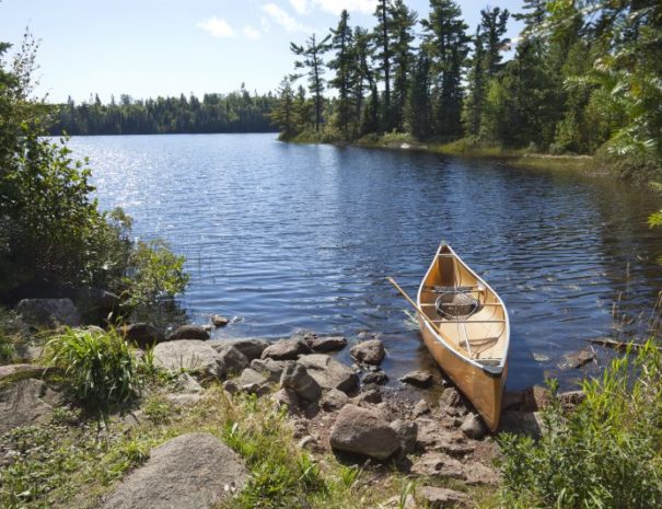 Point Carniel Lodge, Canoe